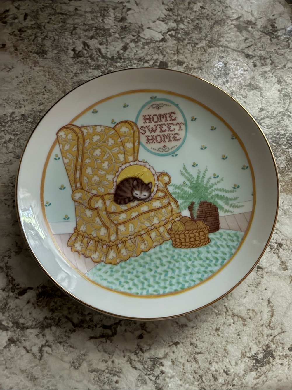 Decorative 'Home Sweet Home' Lasting Memories Porcelain Cat Collectors Plate